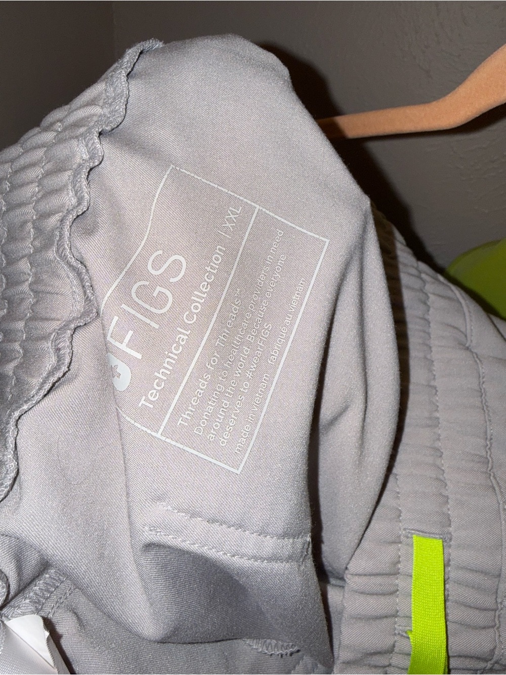 FIGS Scrub Set - Slate Joggers (XXL) and Rafaela Citrine Top (XL) - Picture 4 of 6